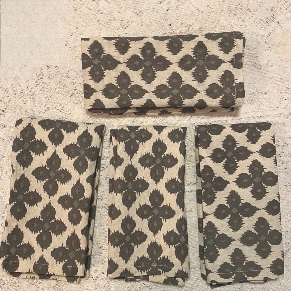 Elrene Home Fashions Everyday Casual
Decorative cloth napkins 17"x17" - Set of 4